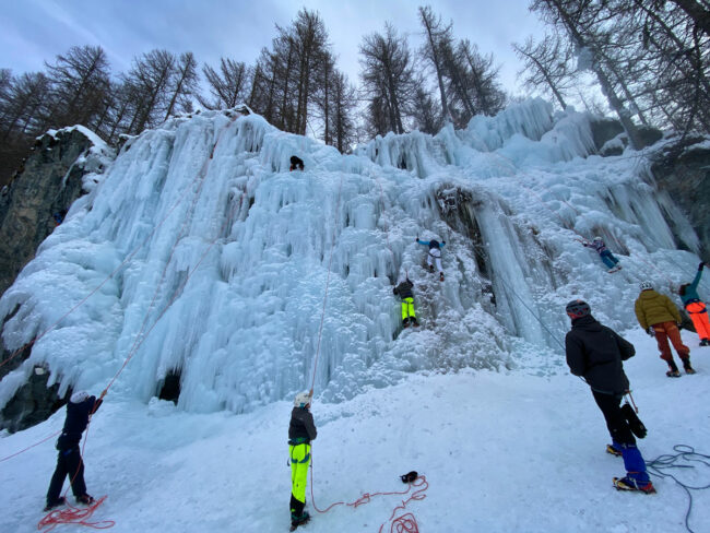 initiation cascade de glace pour les jeunes à Bessan