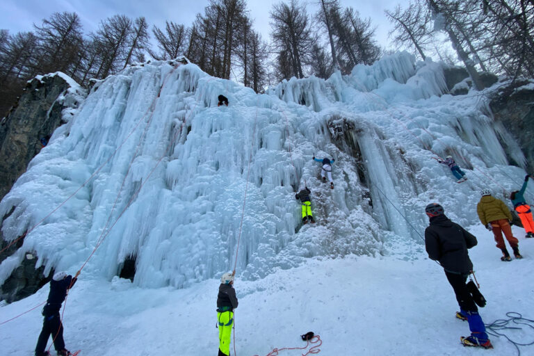 initiation cascade de glace pour les jeunes à Bessan