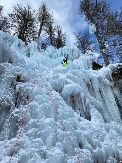 initiation cascade de glace pour les jeunes à Bessan