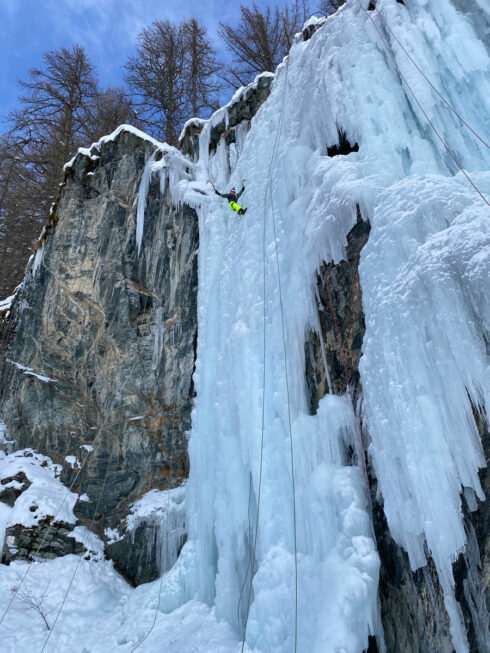 initiation cascade de glace pour les jeunes à Bessan