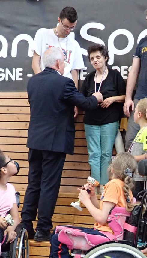 Babeth non voyante remporte la 1ère place avec son équipe