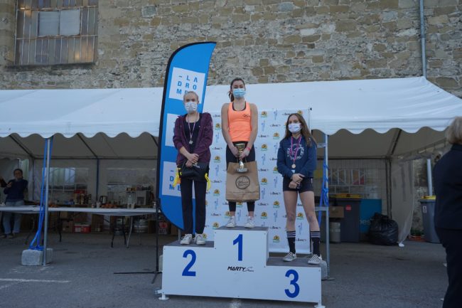 lily-abriat-coupe-france-bloc-valence2020-vainqueur-636303849_o Lily Abriat sur le podium remporte la coupe de france de bloc a valence en octobre 2020