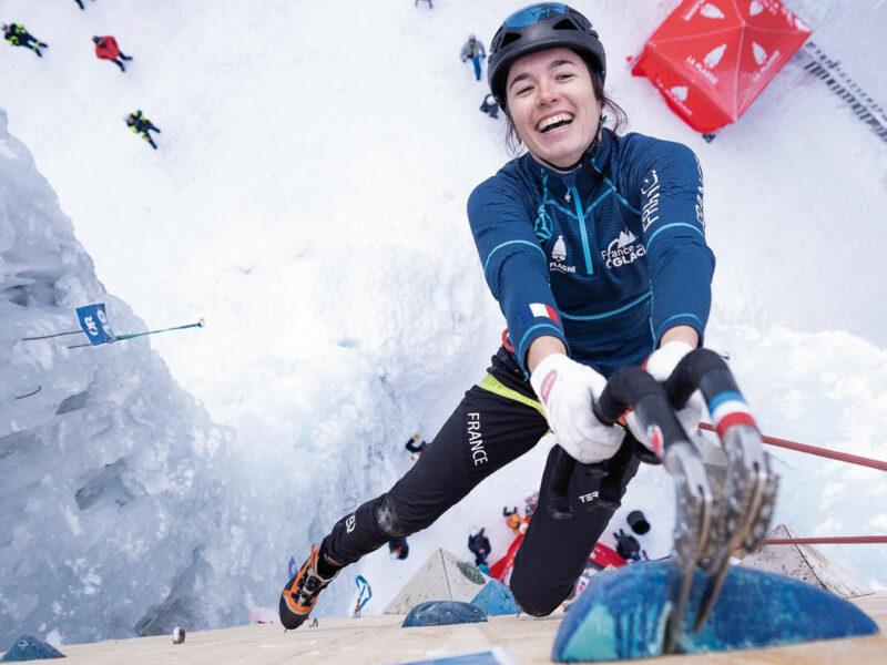 Marion Salmon-Thomas sportive de haut niveau escalade sur glace